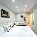 Urban Flat 11 - Studio Wagam Pereire